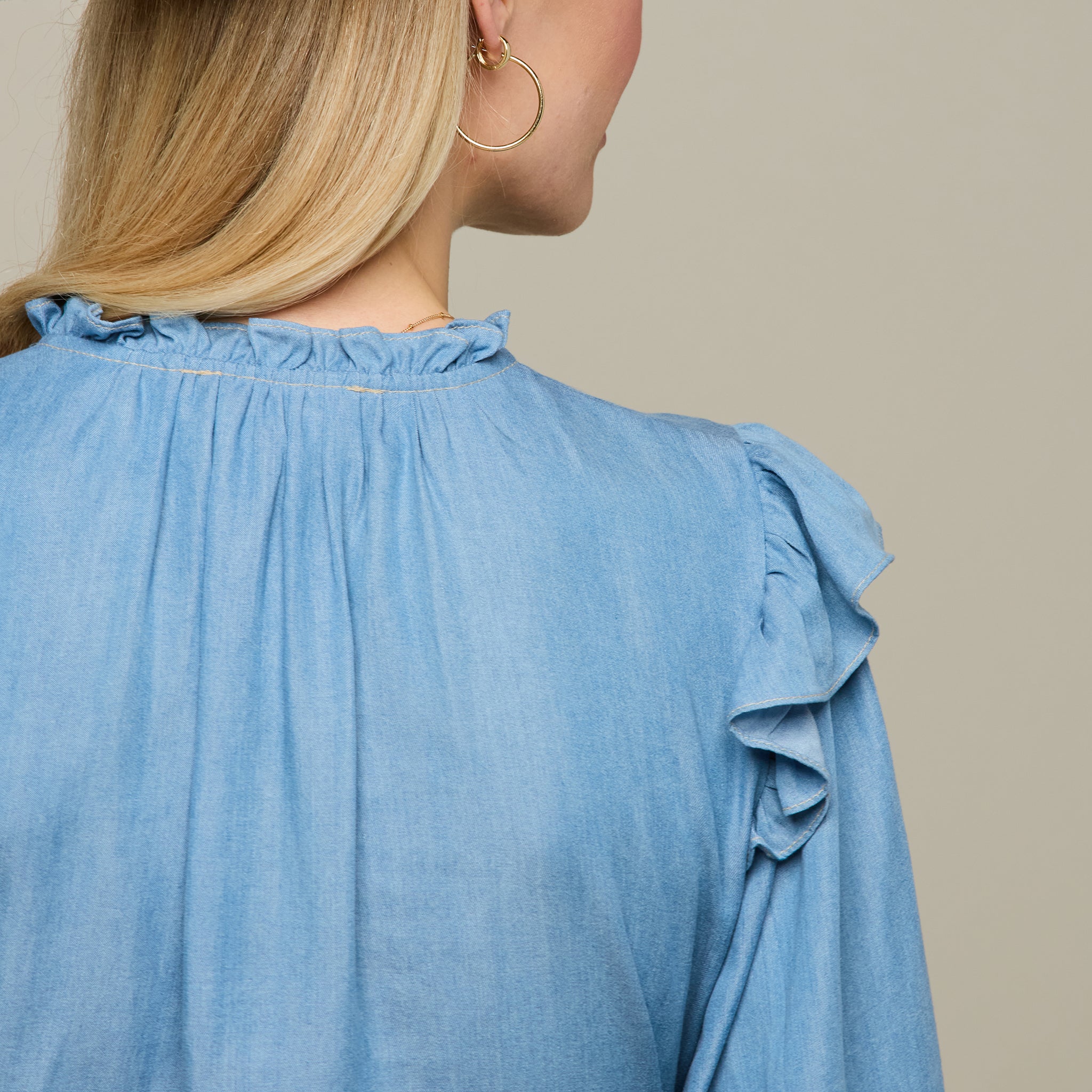 Skylar Long Sleeve Top :: Chambray