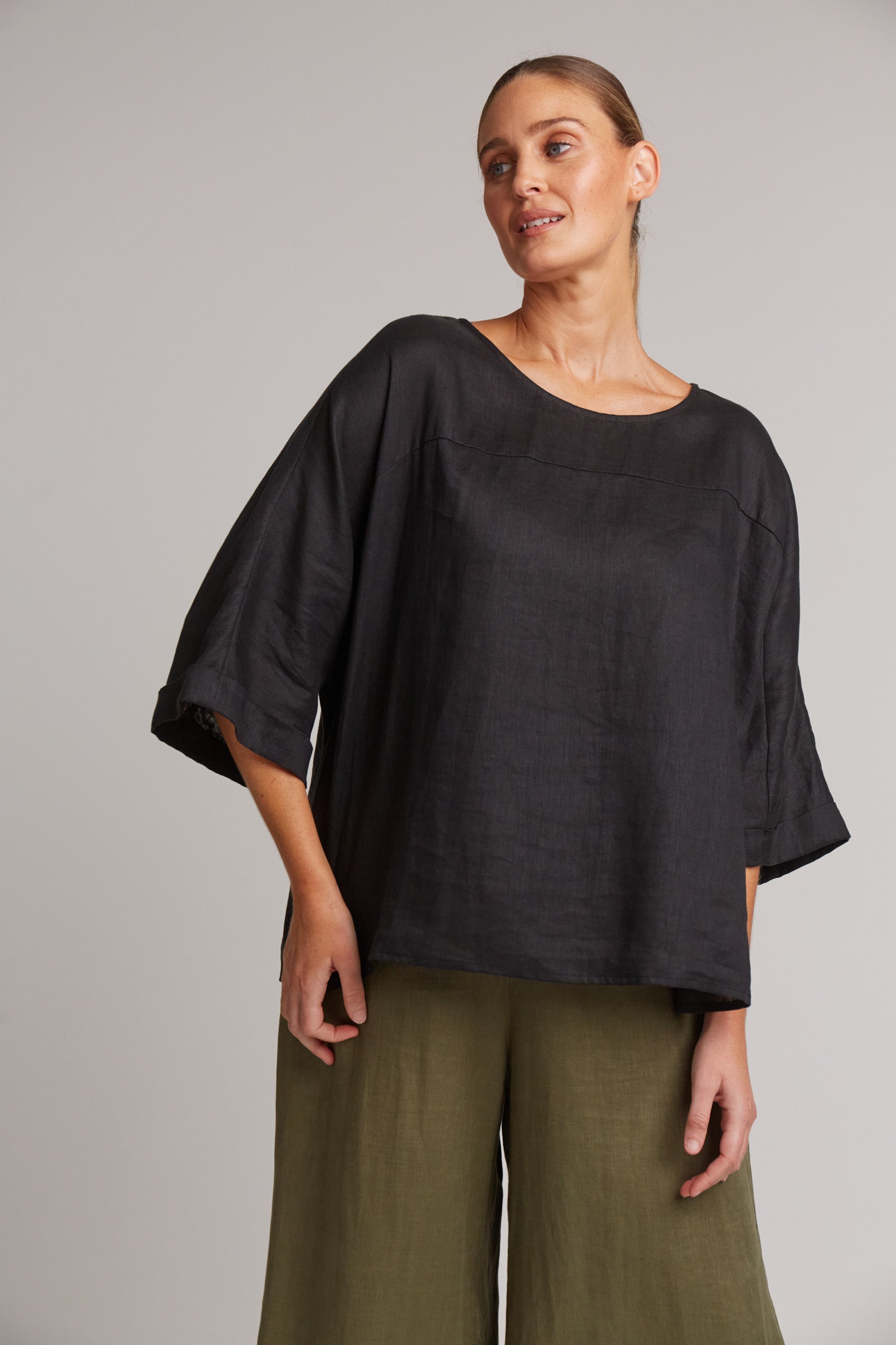 Studio Linen Relaxed Top - Black