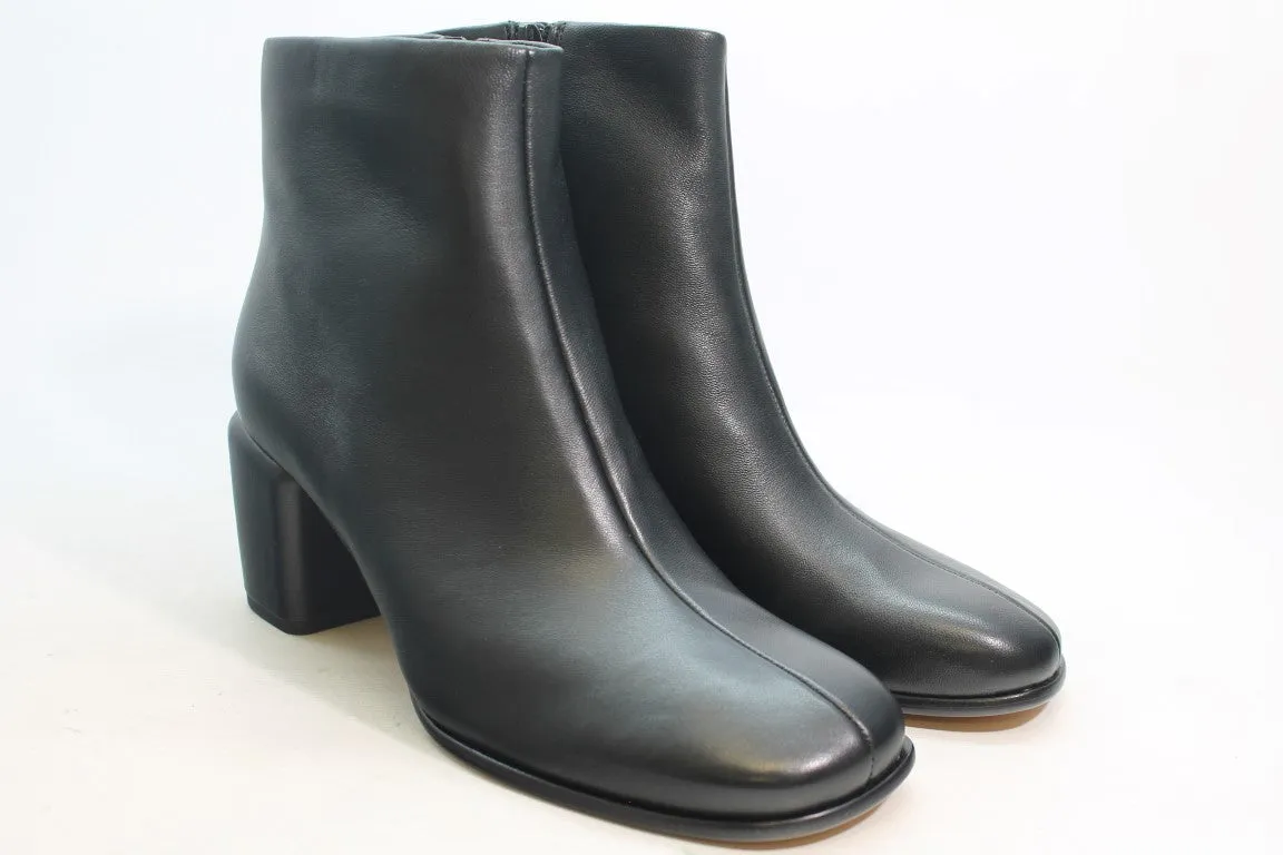 Vince Maggie Women's Boots Floor Sample