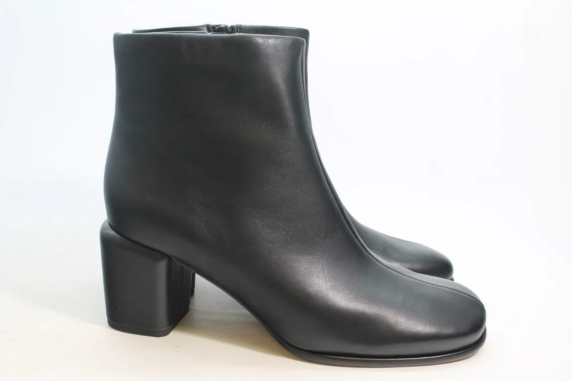 Vince Maggie Women's Boots Floor Sample