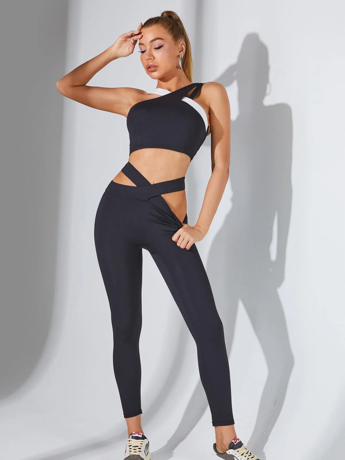 ZASUWA Female Contrast Color Strap Hollow Out Waist Tracksuit